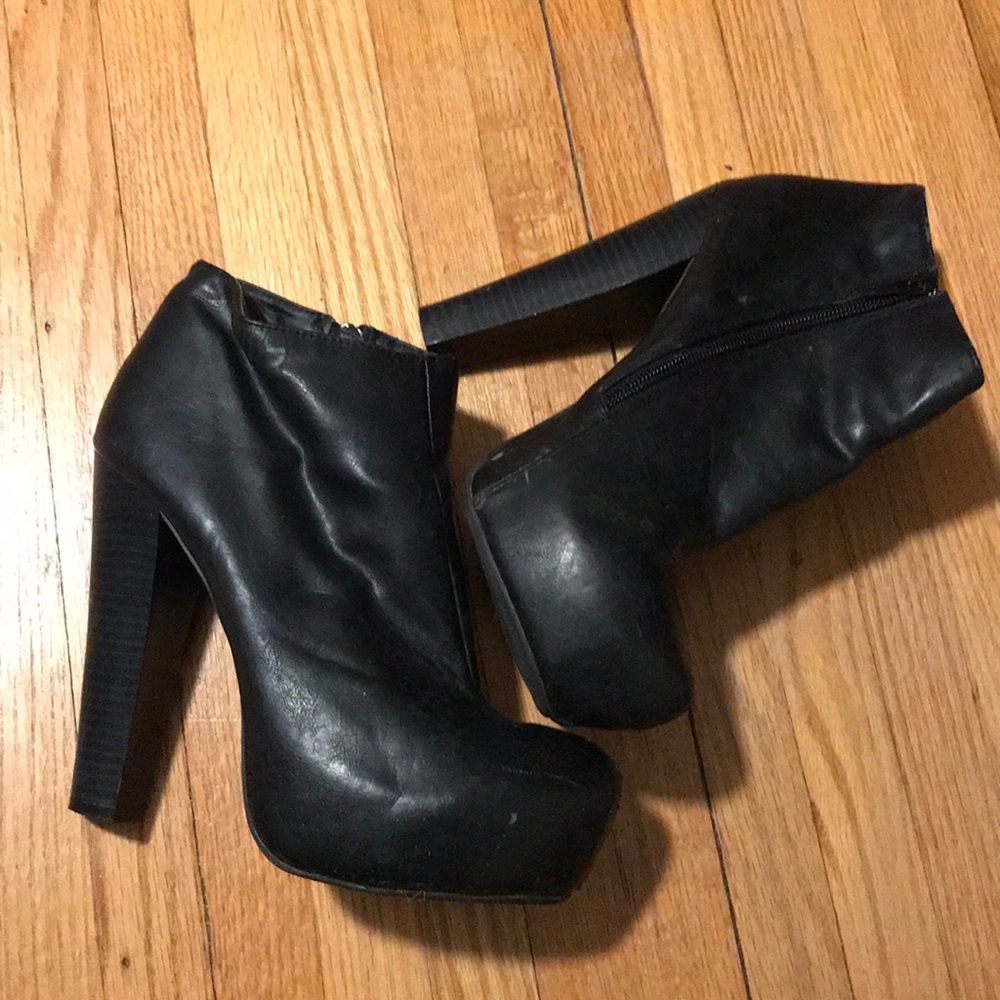PLATFORM HEELS!